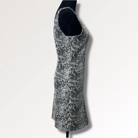 H&M Divided Textured Snake Print Bodycon Tank Mini Dress Sz Medium Black White - Picture 3 of 9